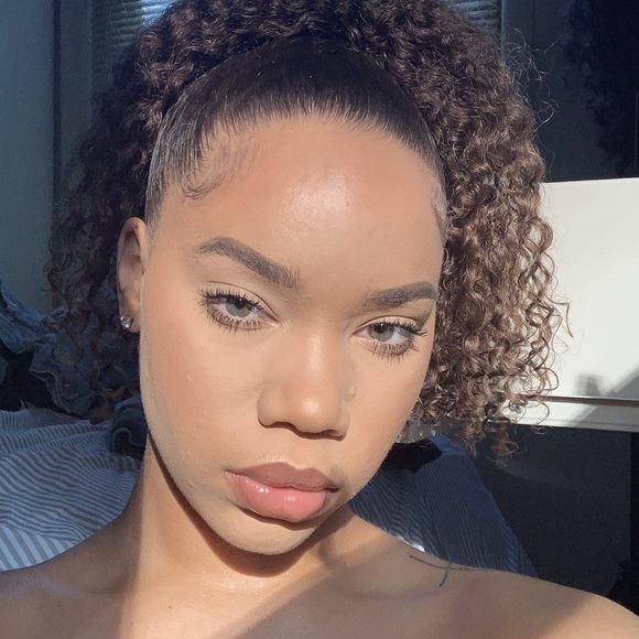 Meet your Posher, Kaila - Picture 1 of 1